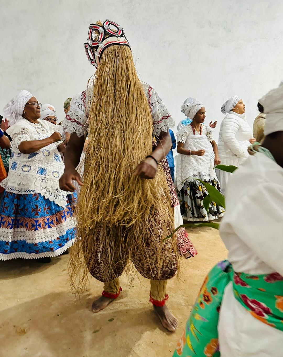 Saída de Orixá com palha da costa