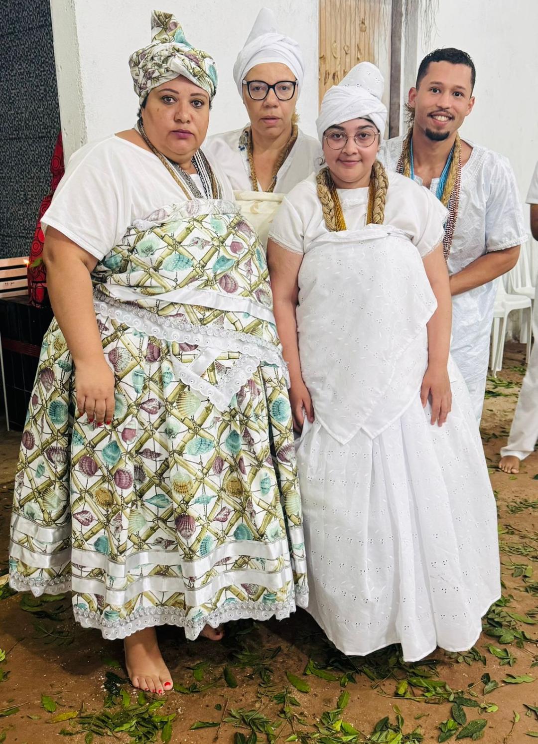 Filhas de santo em vestimenta ritual