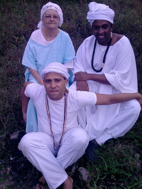 Babalorixá em ritual ao ar livre — anos 2000