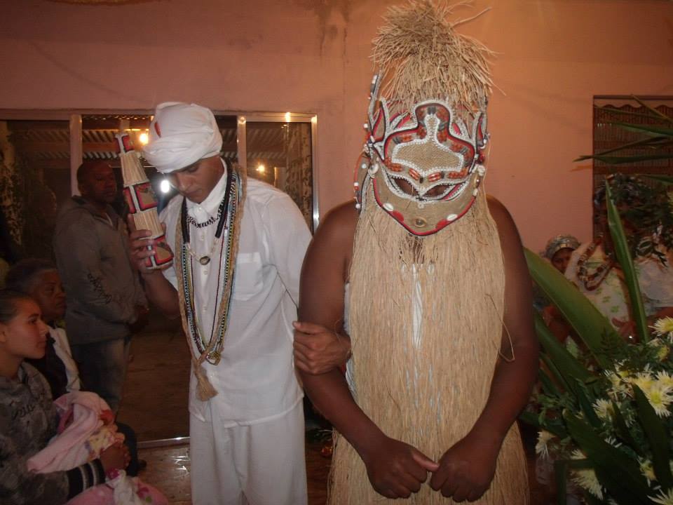 Babalorixá saudando Orixá com palha da costa — 2009