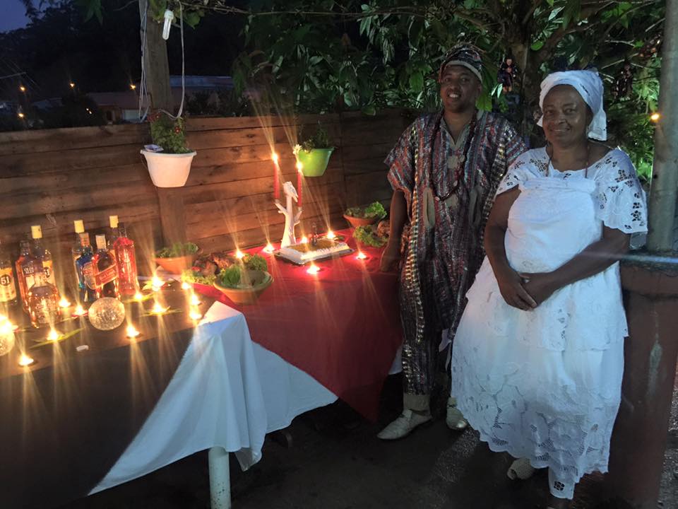 Babalorixá e Yalorixá em mesa ritual — 2009
