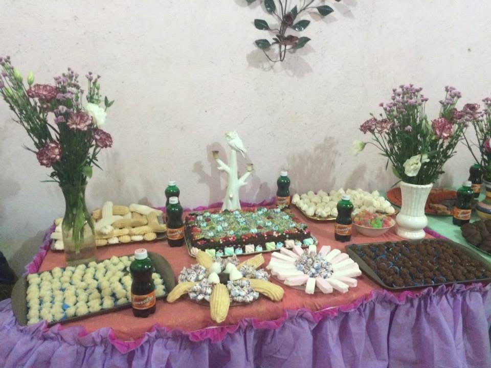 Mesa de doces e oferendas para os Orixás